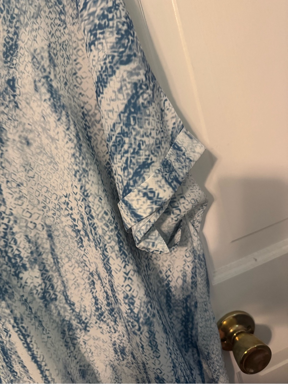 Lightweight Blue Printed V-Neck Women's Top - Never Worn! - Picture 3 of 6